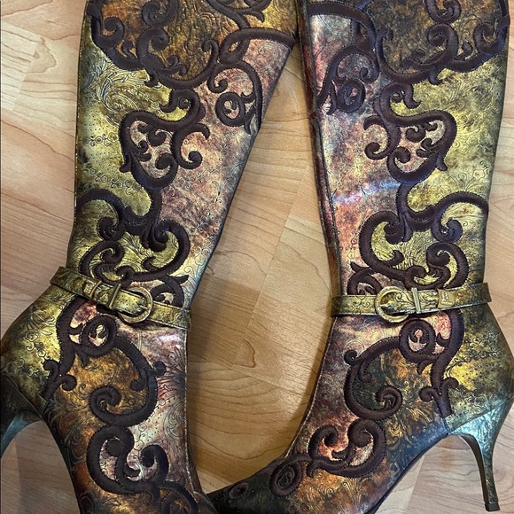 Elegant Gold and Bronze womens boots - Picture 4 of 5